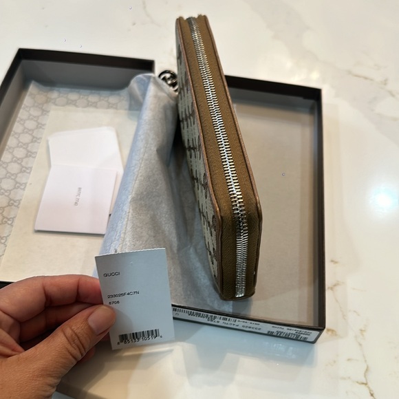 Gucci Wallet - Picture 6 of 12